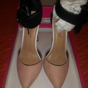 Blush high heels 👠